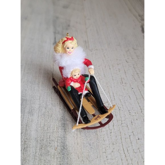 Hallmark 2000 winter fun with Barbie and Kelly ornament Xmas - Picture 1 of 7